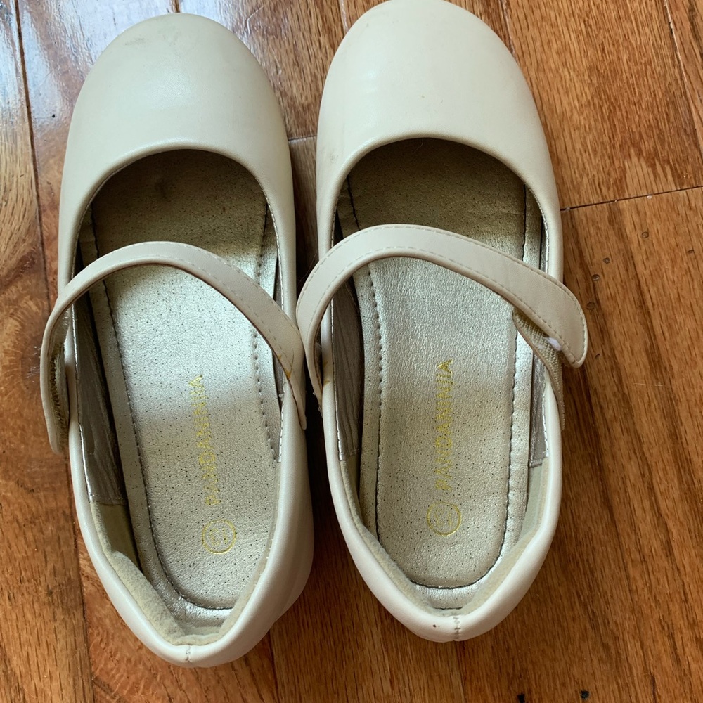 Crème dress shoes for girls size 13